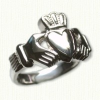 14KW Medium Traditional Claddagh Ring