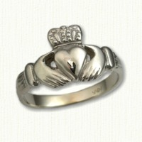 14KY Small Traditional Claddagh Ring